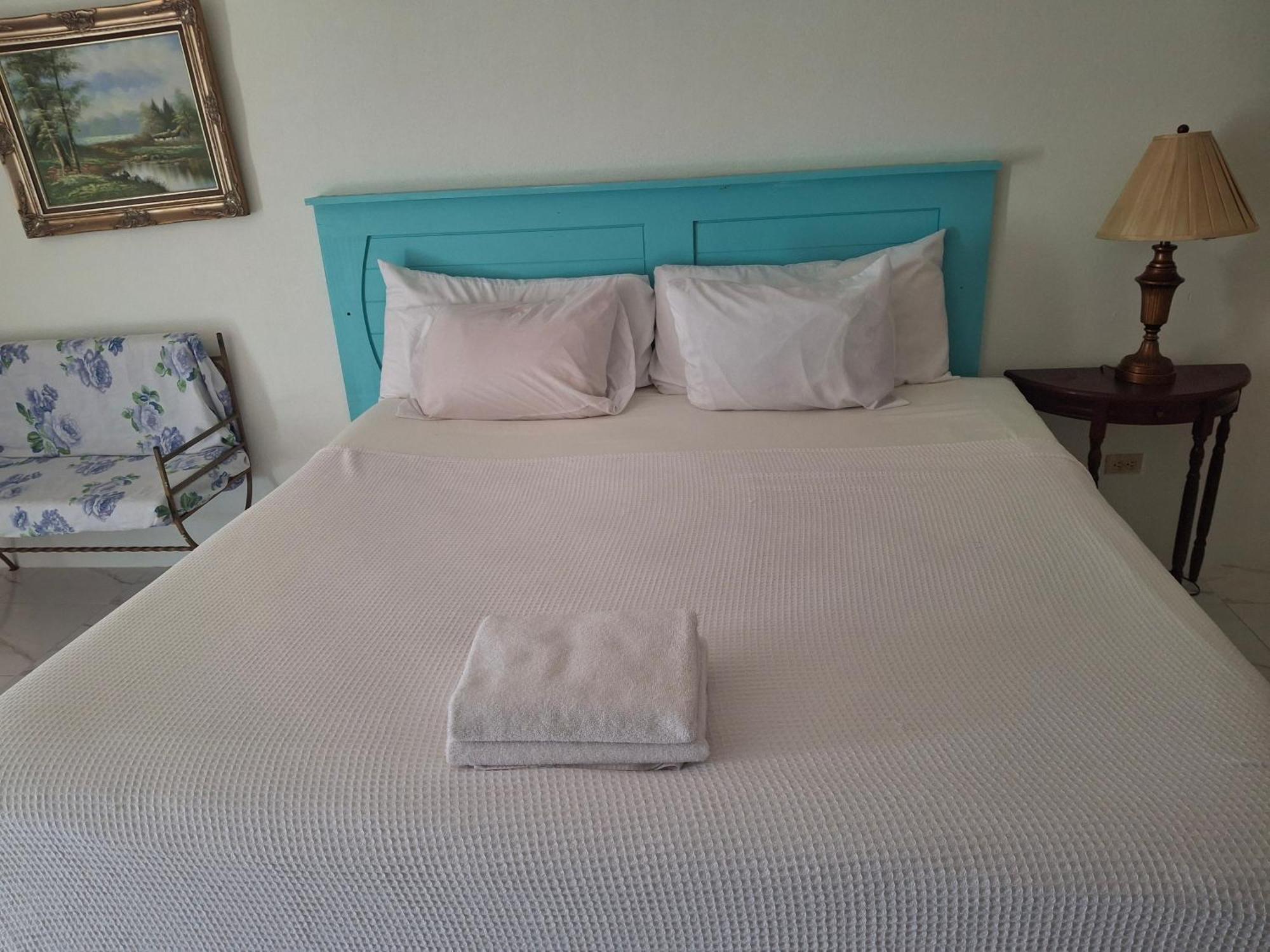 Ocean View Apartments Bridgetown Szoba fotó
